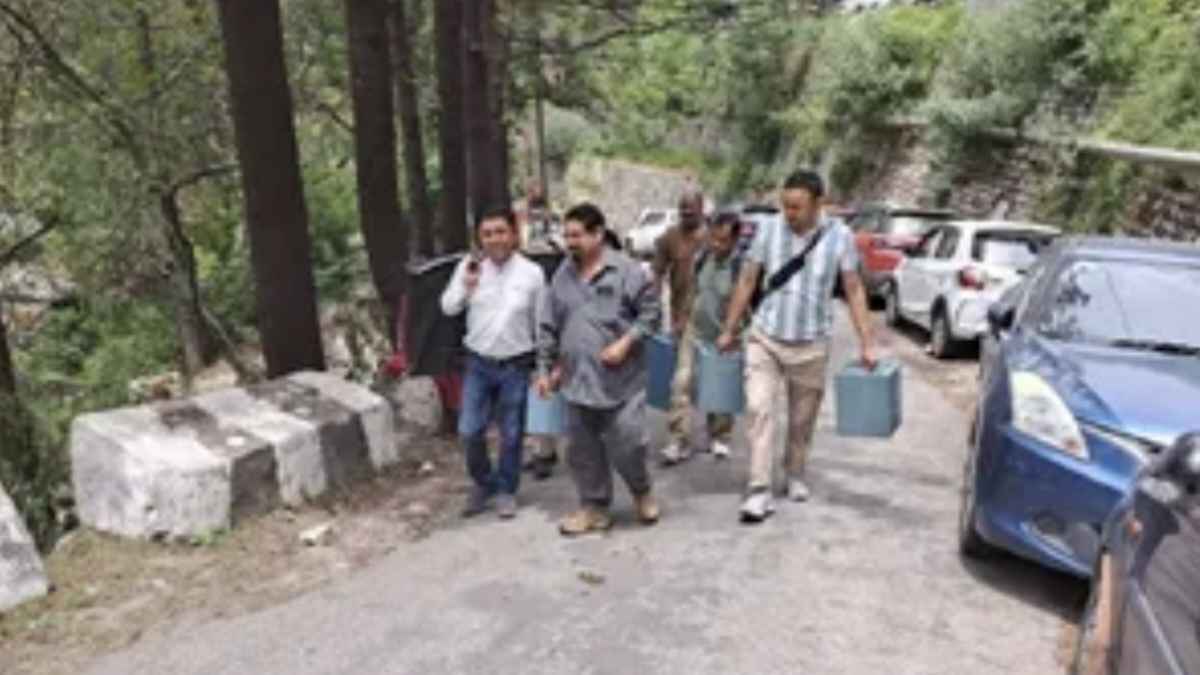 हिमाचल में लोकतंत्र का महाउत्सव: थमा पहले चरण का चुनाव प्रचार, जानें कब पड़ेंगे वोट और कब आएंगे नतीजे Campaigning for the first phase ends polling parties leave