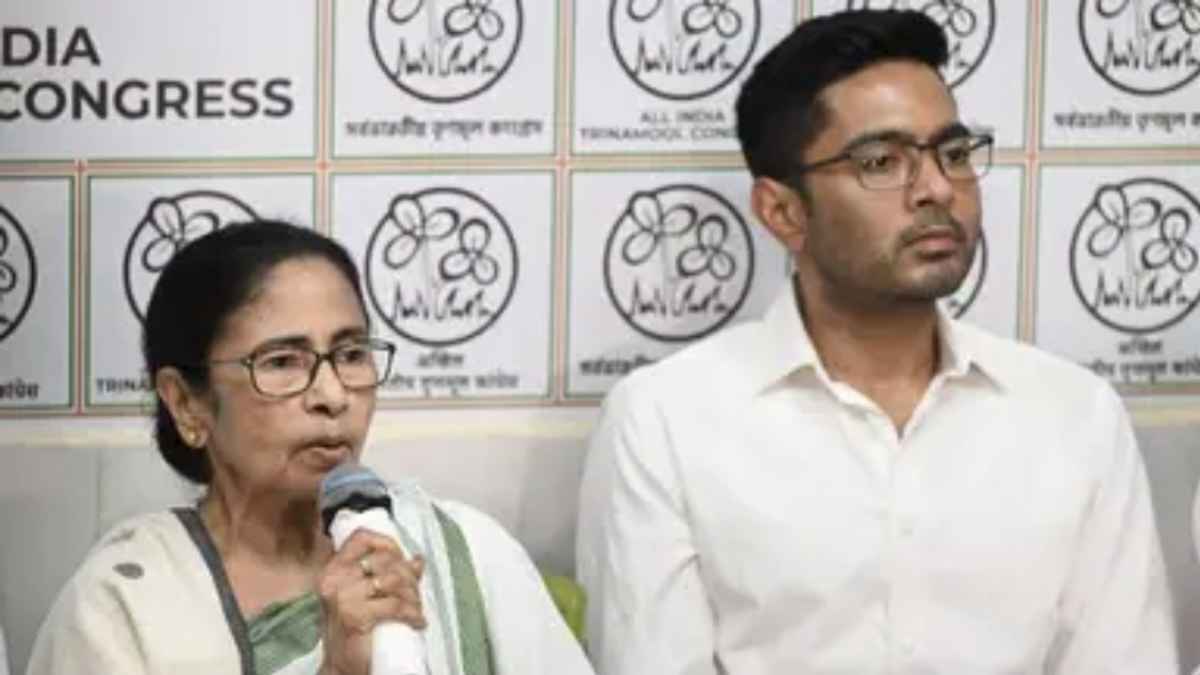 पश्चिम बंगाल: ममता बनर्जी ने इस्तीफा देने से किया इनकार, चुनाव आयोग ने मारपीट के आरोपों को नकारा Chief Minister Mamata Banerjee