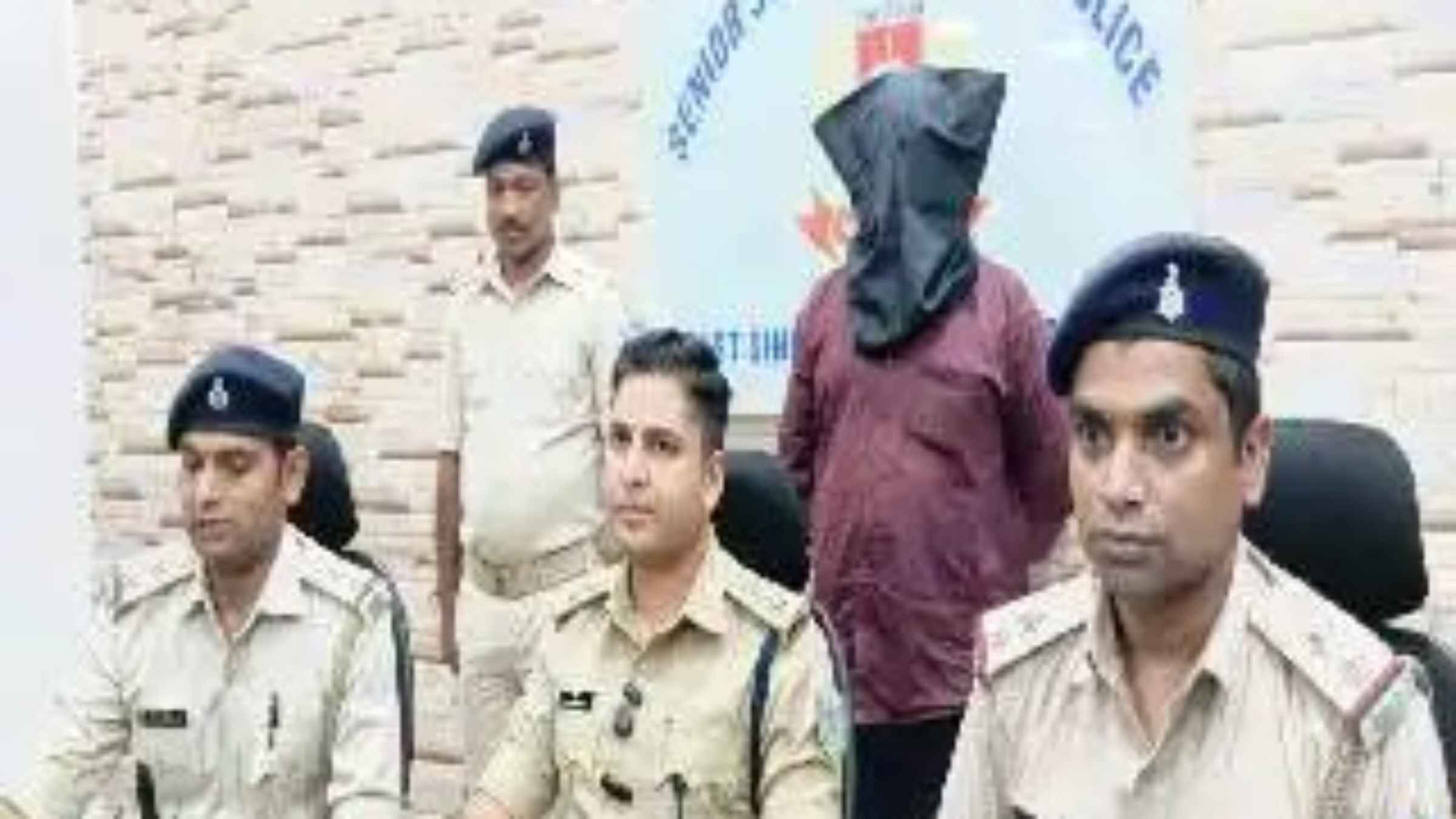 Jamshedpur Crime News: उलीडीह में वर्चस्व कायम करने निकला था शातिर रौकी, पुलिस ने अवैध हथियार और कारतूस के साथ दबोचा Crime In Jamshedpur Jharkhand Police Action