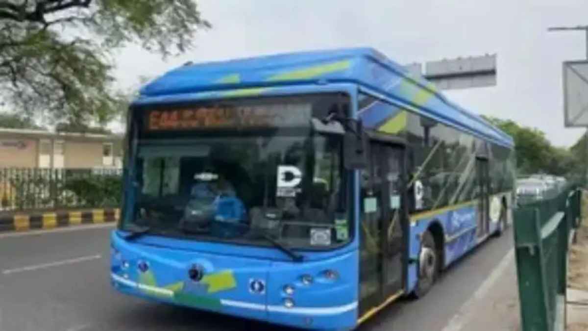 सिस्टम की सुस्ती और भूखे परिवार: दिल्ली में महिला सुरक्षा में तैनात होमगार्डों को महीनों से नहीं मिला वेतन DTCHomeGuard