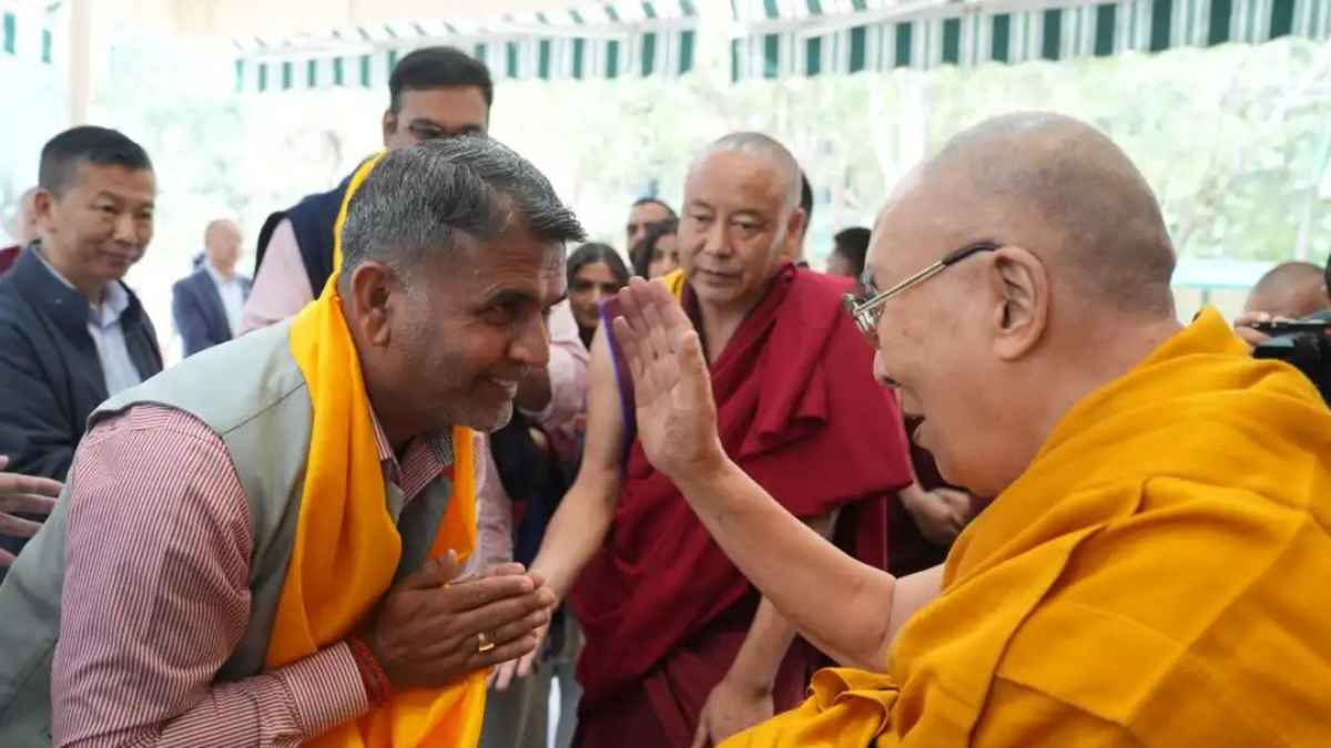 धर्मशाला में दलाई लामा से मिले नरेंद्र अत्री, आध्यात्मिक गुरु से मिला आशीर्वाद बदल देगा हिमाचल खेल जगत की तस्वीर? Dalai Lama and Narendra Attri