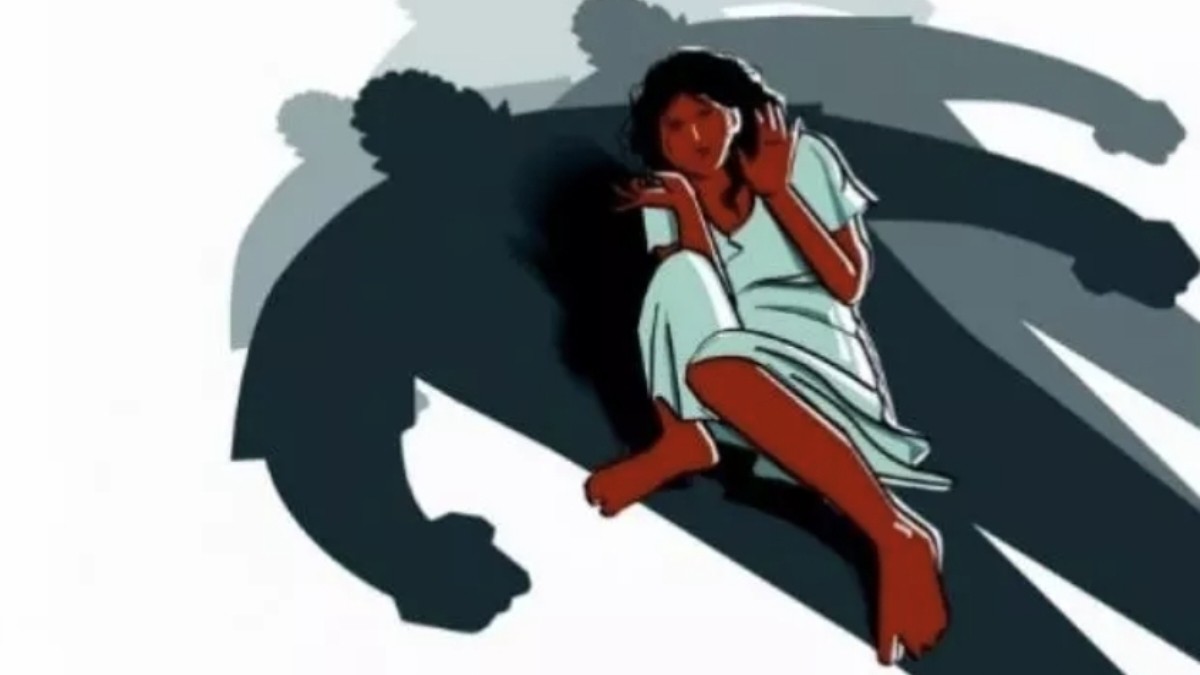 आगरा में सनसनी: दलित महिला को घर से बाहर खींच कर गली में लात- घूंसो से पीटा, रोंगटे खड़े करने वाला वीडियो हुआ वायरल Dalit Woman Atrocities