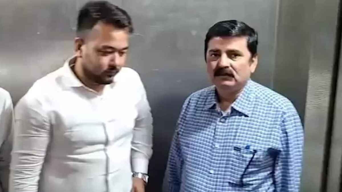 खाकी पर दाग! ED के हत्थे चढ़े कोलकाता के डिप्टी कमिश्नर, पूर्व CM के करीबी होने से मचा हड़कंप Deputy Commissioner Santanu Sinha Biswas