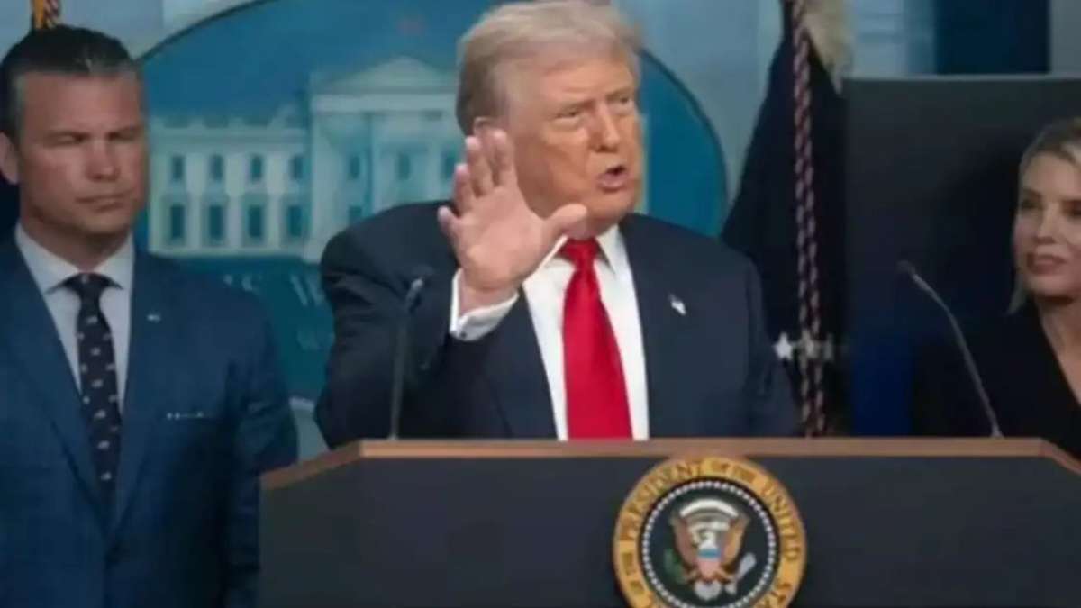 डोनाल्ड ट्रंप का ईरान पर सनसनीखेज बयान: ‘यह युद्ध नहीं, सिर्फ जवाब है’, भारत-पाकिस्तान विवाद सुलझाने का भी किया बड़ा दावा Donald Trump on Iran