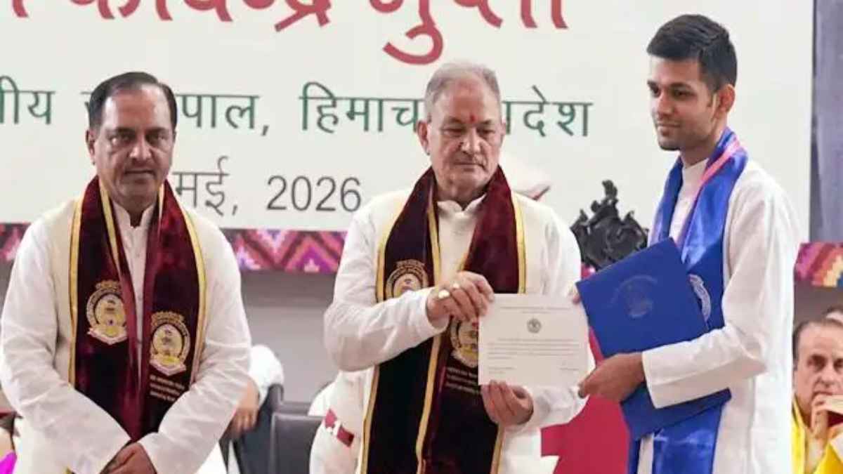 हिमाचल के ‘डॉक्टर गोल्ड’ का कमाल: राष्ट्रपति के बाद अब राज्यपाल ने भी पहनाया सोने का तमगा, चमक उठा मंडी का लाल! Dr. Navjot Singh Thakur