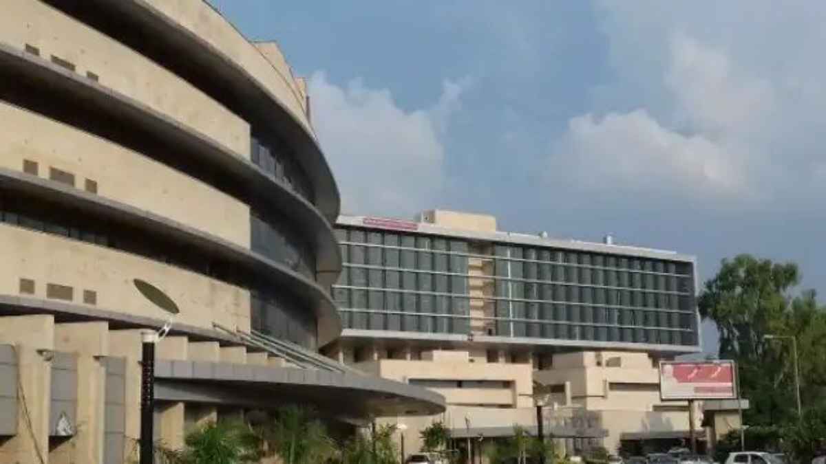 ईएसआईसी अस्पताल की बेरहमी ने ली दो मासूम जिंदगियां, क्या 50 लाख के मुआवजे से लौटेंगे अपनों के प्राण? ESICHospital