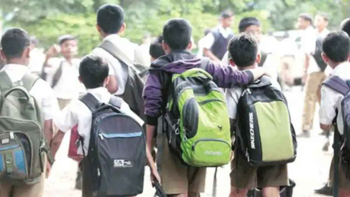 हिमाचल के सरकारी स्कूलों में बड़ा बदलाव: निजी स्कूलों को छोड़कर 11 हजार से ज्यादा छात्रों ने लिया दाखिला EducationReform