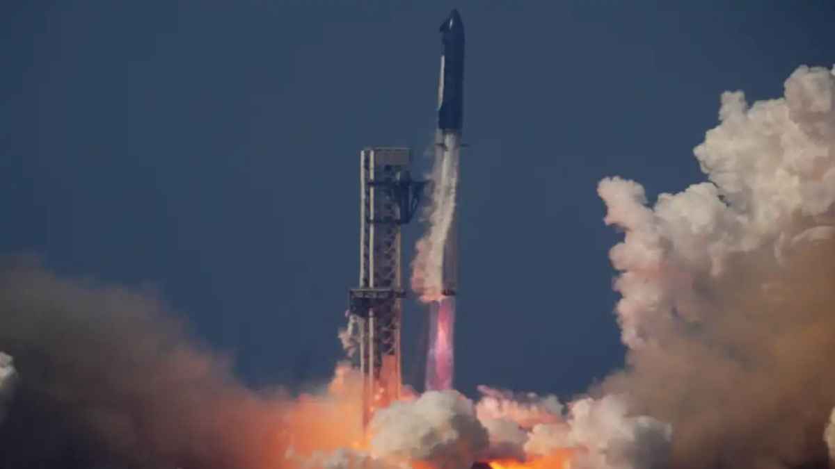 SpaceX Starship Landing: एलन मस्क के महाशक्तिशाली रॉकेट ने हिंद महासागर में रचा इतिहास, आग की लपोटों के बीच हुआ सफल स्प्लैशडाउन Elon Musk Starship