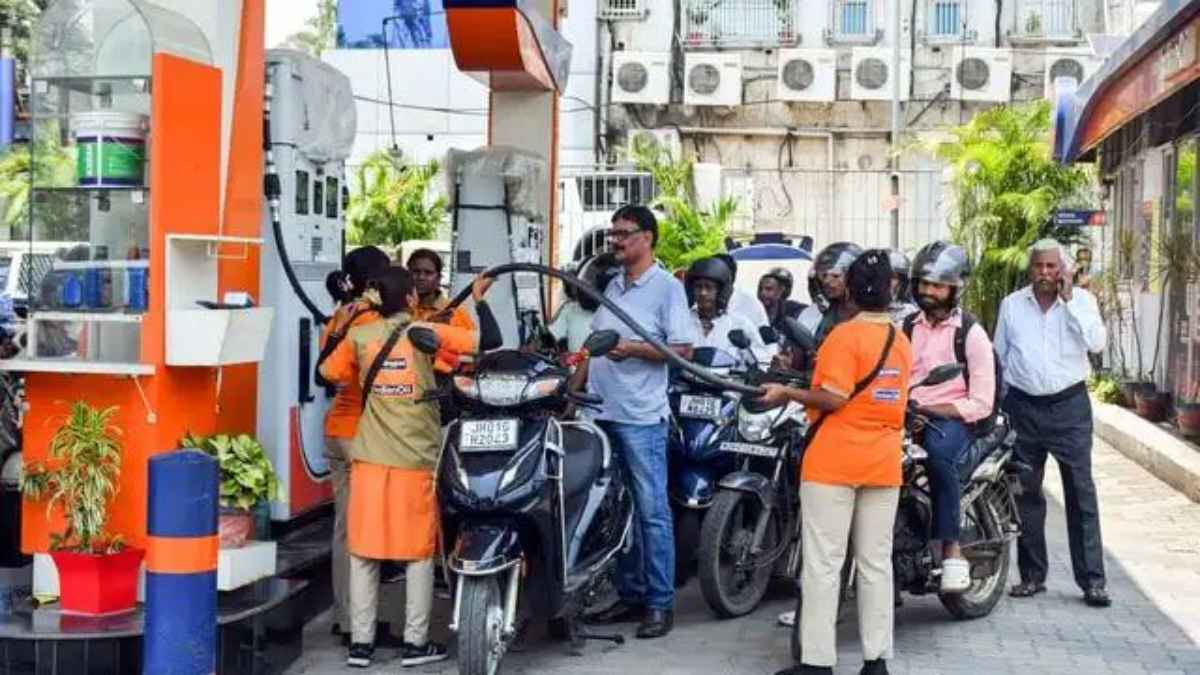 पेट्रोल निर्यात पर सरकार का बड़ा हंटर! एक्सपोर्ट ड्यूटी बढ़ते ही मची खलबली, जानें अपनी जेब पर असर ExportDuty