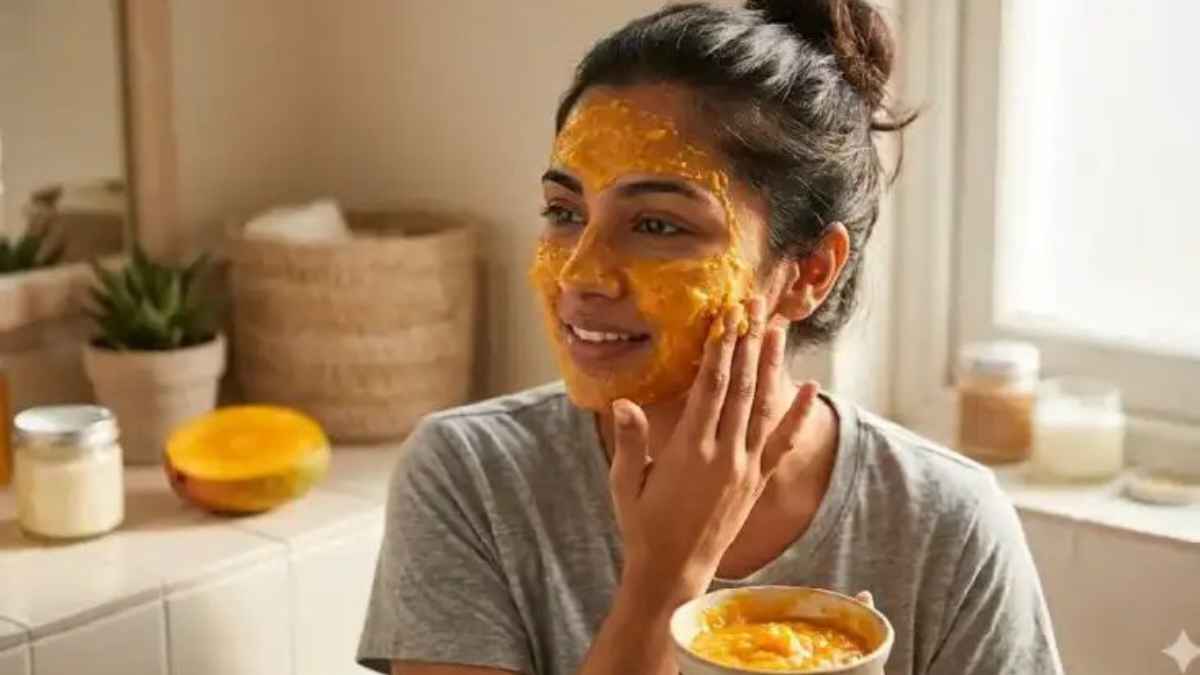 गर्मियों में ‘फलों का राजा’ आम देगा चेहरे को शाही निखार, इन 3 जादुई फेस पैक से घर बैठे पाएं पार्लर जैसा ग्लो FacePack
