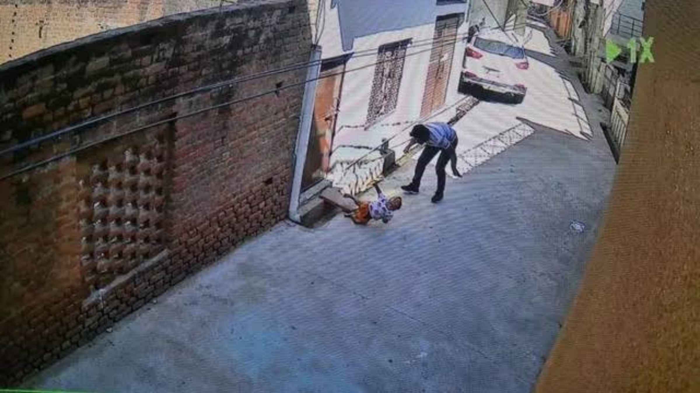 फिरोजाबाद में एकतरफा प्यार का खौफनाक अंत, सनकी आशिक ने डेढ़ साल के मासूम को जमीन पर पटक-पटक कर मार डाला Firozabad Murder Case Crime News