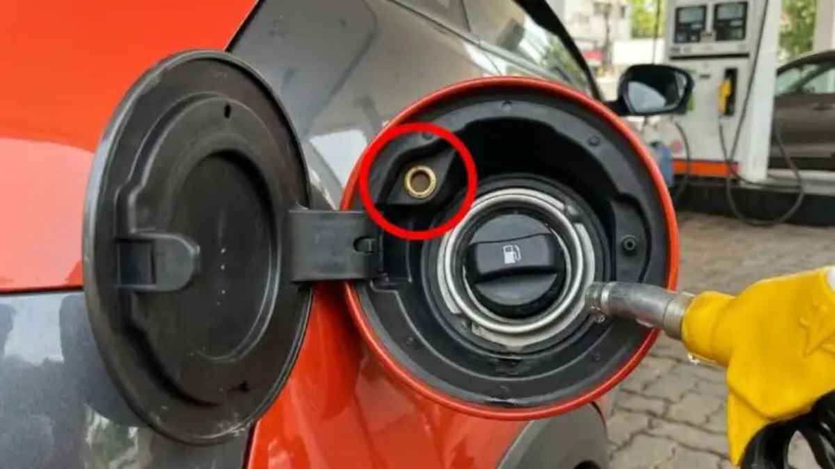 कार के फ्यूल टैंक में क्यों होता है छोटा सा छेद? आपकी सुरक्षा और माइलेज से है गहरा नाता FuelEfficiency