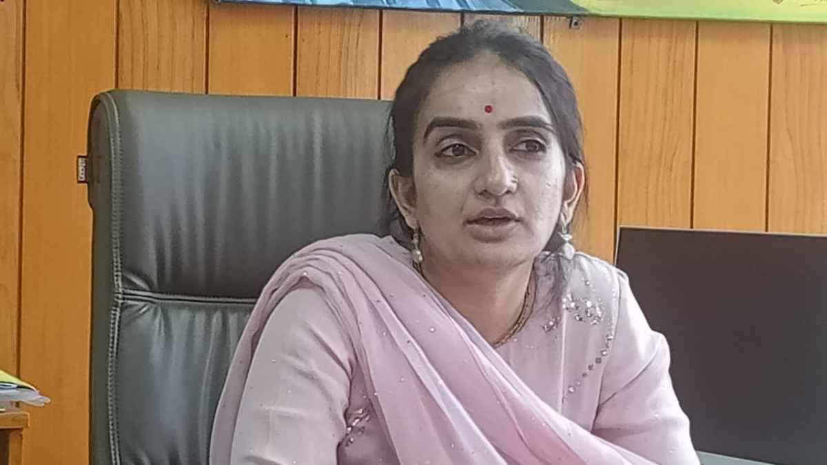 हमीरपुर पंचायत चुनाव में बड़ा फेरबदल, निष्पक्ष मतदान के लिए डीसी ने रातों-रात किए ये सख्त इंतजाम Gandharva Rathore