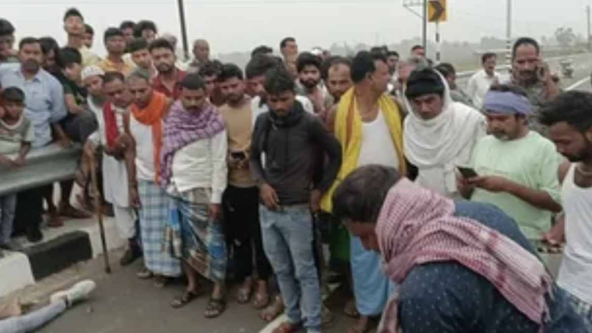 गोड्डा में मौत का तांडव: बुलेट सवार दो जिगरी दोस्तों को हाइवा ने कुचला, सड़क पर मचा भयंकर कोहराम Godda Accident