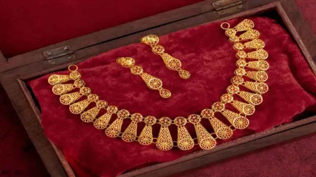 Gold Rate Today: वैश्विक बाजार में सोने-चांदी की कीमतों में रिकॉर्ड तोड़ उछाल, ईंधन के दामों में भी लगी तगड़ी आग Gold Rate
