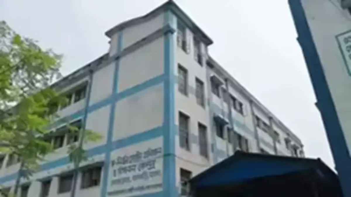 बंगाल में बांग्लादेशी घुसपैठियों पर बड़ा प्रहार, अब जेल नहीं सीधे यहां भेजे जाएंगे अवैध नागरिक HoldingCenter