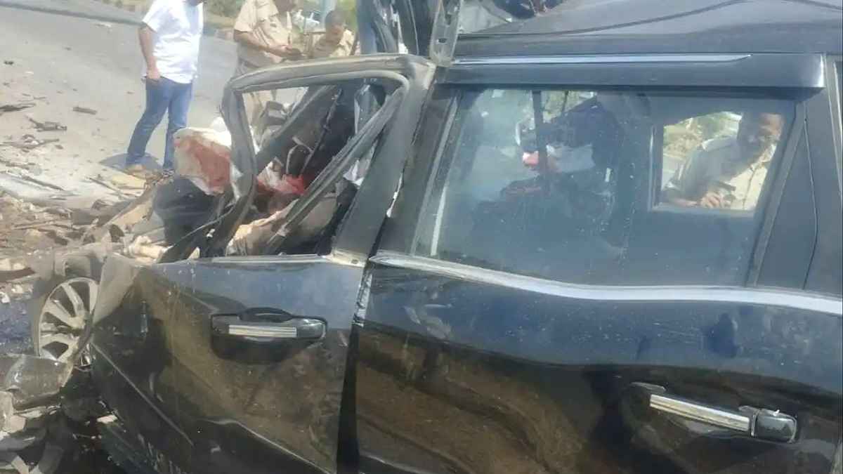 KMP एक्सप्रेस-वे पर भीषण सड़क हादसा: यूपी पुलिस के 4 जवानों समेत 5 की दर्दनाक मौत Horrific road accident on KMP Expressway