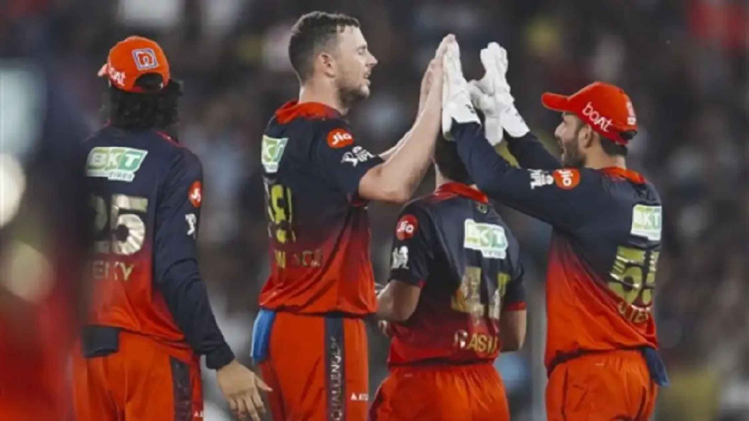 आईपीएल फाइनल में भुवनेश्वर कुमार का ऐतिहासिक धमाका, आरसीबी ने तोड़ा मुंबई का 13 साल पुराना सबसे बड़ा रिकॉर्ड IPL Powerplay Records