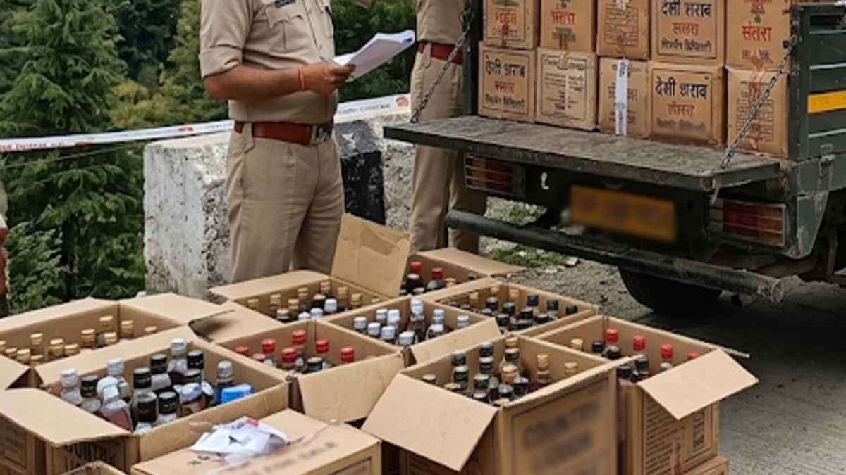 मंडी में पुलिस की बड़ी रेड: पिकअप जीप से निकली शराब की 150 पेटियां, राजस्व को चूना लगाने का खेल बेनकाब! Illegal liquor recovered