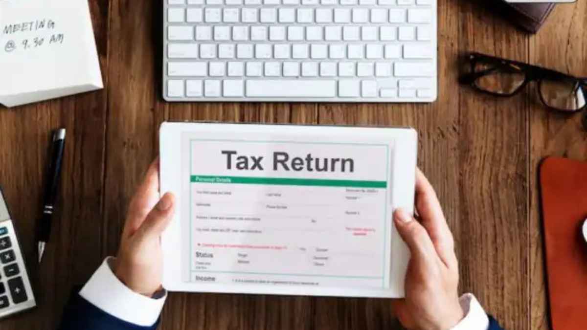 पोस्ट ऑफिस सेविंग स्कीम्स पर टैक्स के नए नियम: ITR 2026 भरते समय इन बातों का रखें ध्यान IncomeTax