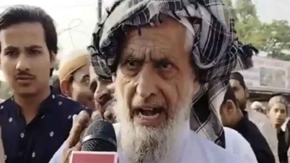 बकरीद की नमाज के बाद वायरल वीडियो से मचा हड़कंप, अभद्र टिप्पणी के आरोप में युवक गिरफ्तार Indecent remarks were made on CM-PM