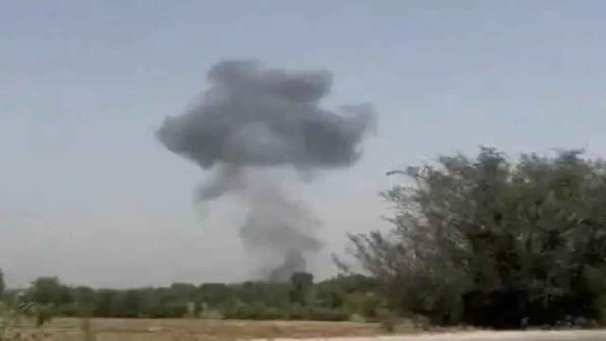 पाकिस्तान में चीनी फाइटर जेट JF-17 हुआ क्रैश, कामरा एयरबेस के पास ट्रेनिंग के दौरान बड़ा हादसा JF17Crash