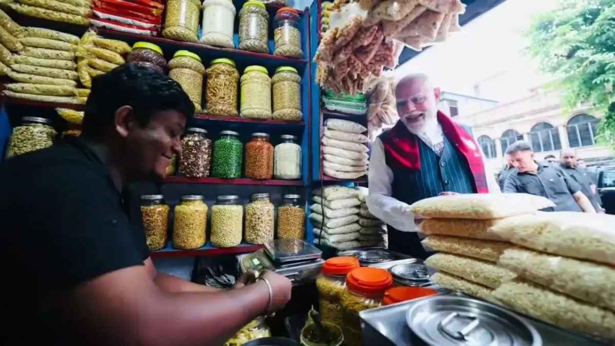 PM नरेंद्र मोदी को झालमुड़ी खिलाने वाले दुकानदार को मिली जान से मारने की धमकी, दहशत में आया पूरा परिवार Jhalmuri