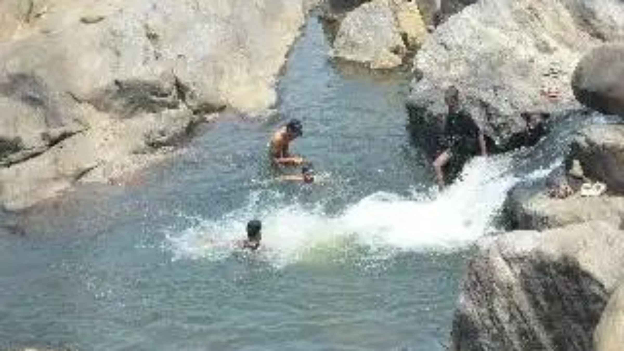Jharkhand Tourism: रिल्स और सेल्फी के चक्कर में दांव पर लग रही जिंदगी, क्या बड़े हादसे का इंतजार कर रहा प्रशासन? Jharkhand Tourism Tourist Safety