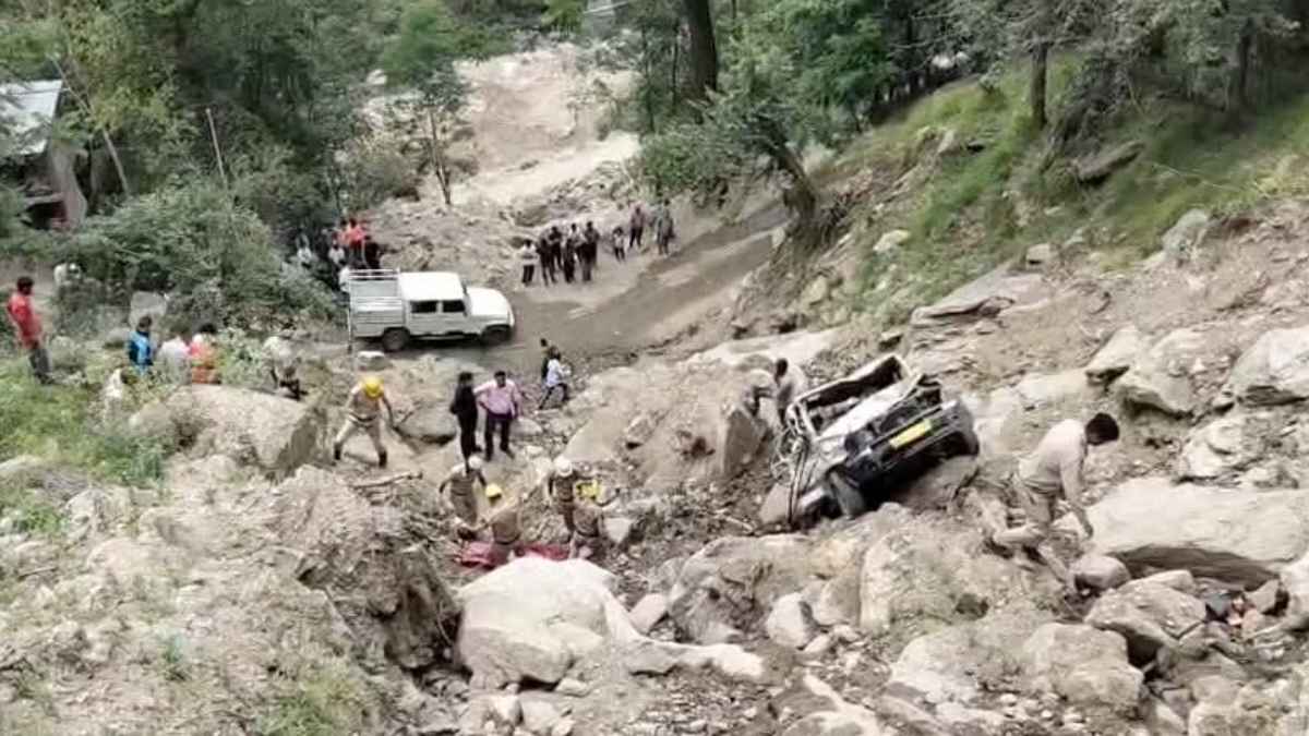 कुल्लू में यात्रियों से भरी टाटा सूमो गहरी खाई में गिरी, 3 की मौत से इलाके में मचा मातम Kullu Accident