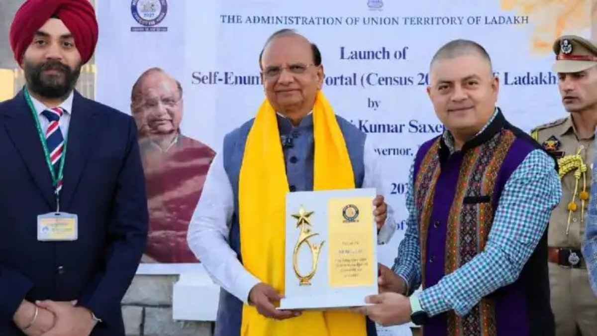 लद्दाख में डिजिटल जनगणना 2027 का शंखनाद: एलजी वीके सक्सेना ने भरा पहला सेल्फ-एन्यूमरेशन फॉर्म LG VK Saxena