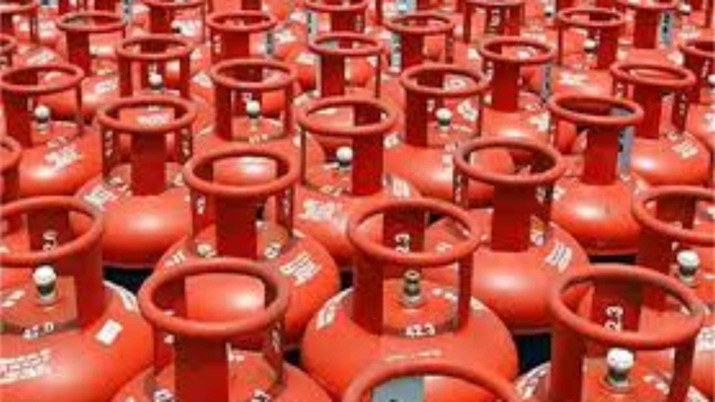 महंगा हुआ ‘खाना और ठिकाना’: LPG की कीमतों में लगी ऐसी आग कि पीजी-हॉस्टल के किराये में हुआ भारी इजाफा, जेब खाली होने को तैयार! LPG Cylinder Price Commercial LPG Price Hike