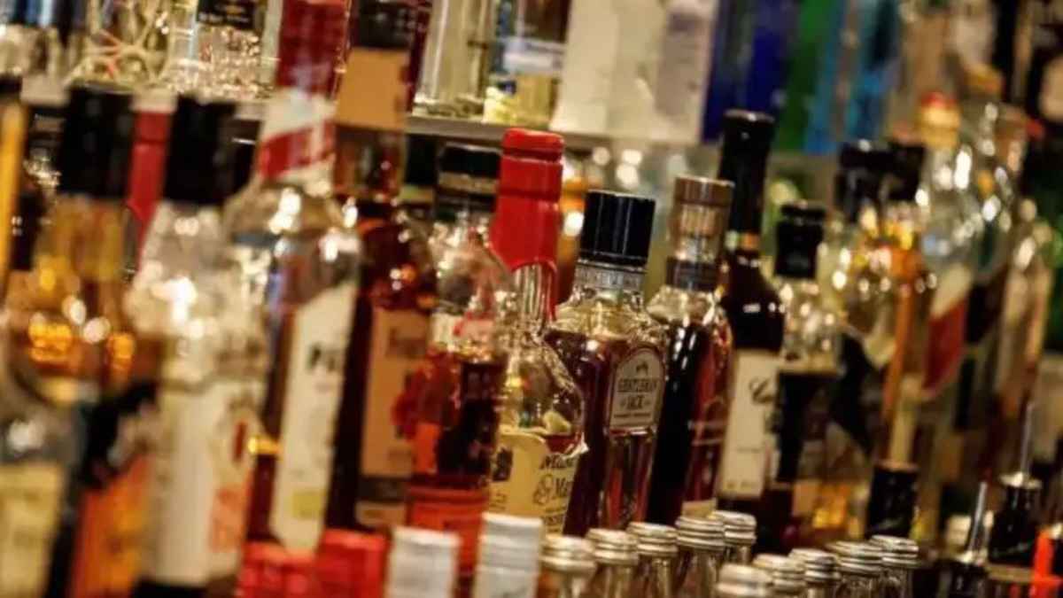 कर्नाटक में शराब नीति पर ऐतिहासिक फैसला! देश में पहली बार लागू हुआ अल्कोहल आधारित टैक्स सिस्टम, स्लैब भी आधे हुए LiquorPolicy
