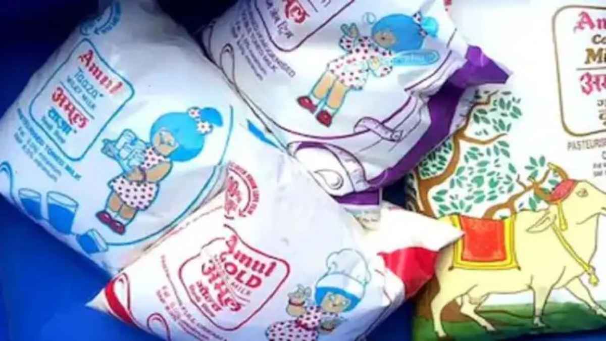 महंगाई का झटका: अमूल और मदर डेयरी ने बढ़ाए दूध के दाम, नई दरें लागू MilkPriceRise