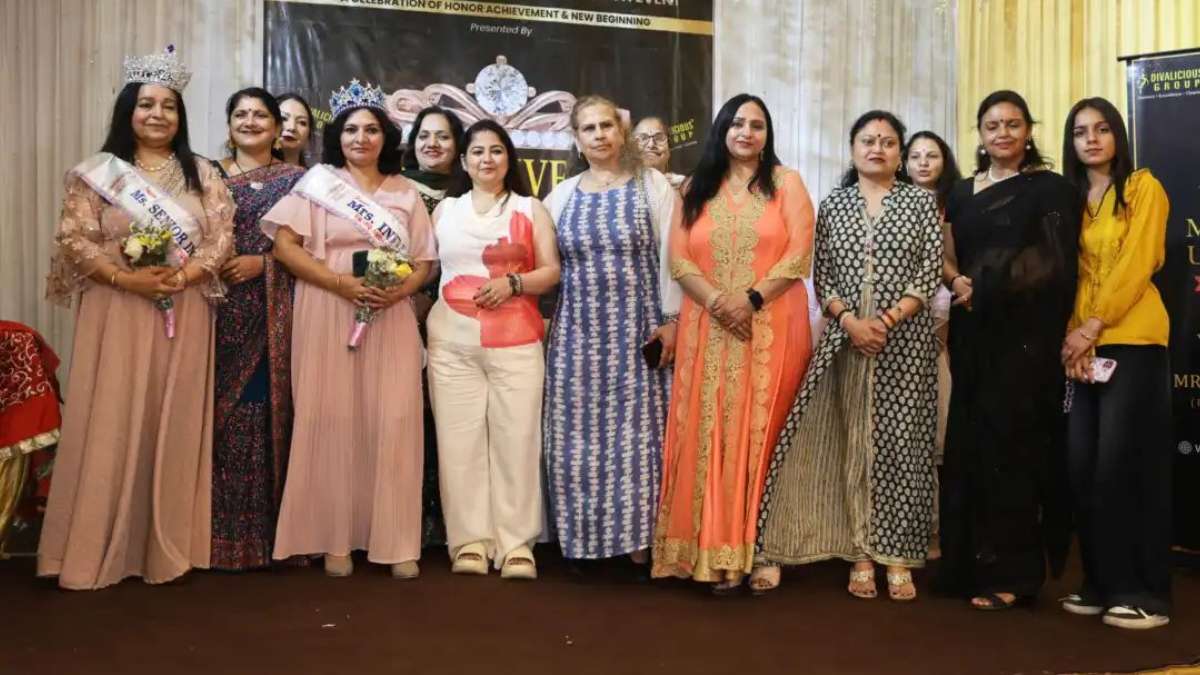 हिमाचल की इस महिला अधिकारी ने सरकारी दफ्तर से निकलकर सीधे रैंप पर मचाया तहलका, सिर पर सजा इंटरनेशनल ब्यूटी क्राउन Mrs. India Universe