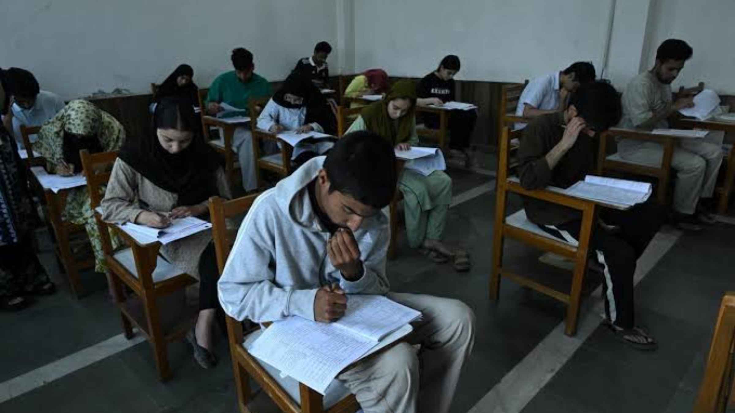 NEET Re-Exam 2026: अब लीक नहीं होगा नीट परीक्षा का पेपर, आसमान से होगी निगरानी, इंडियन एयरफोर्स संभालेगी सुरक्षा का जिम्मा NEET Re-Exam NEET Paper Leak