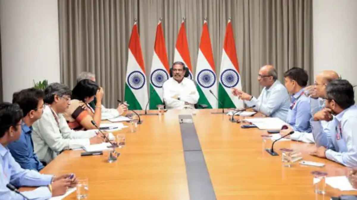 NEET-UG Exam 2026: दोबारा परीक्षा को ‘फुलप्रूफ’ बनाने के लिए एक्शन में सरकार, खुफिया एजेंसियां रखेंगी हर हलचल पर नजर NEETUG2026
