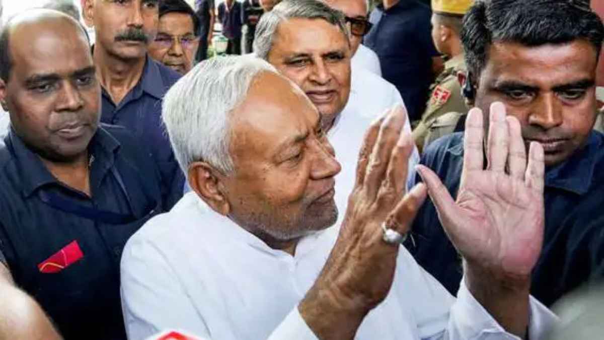सड़क पर नमाज़ और गाय की कुर्बानी को लेकर छिड़ी भारी बहस, जानिए तमाम सियासी दलों ने क्या कहा Nitish Kumar