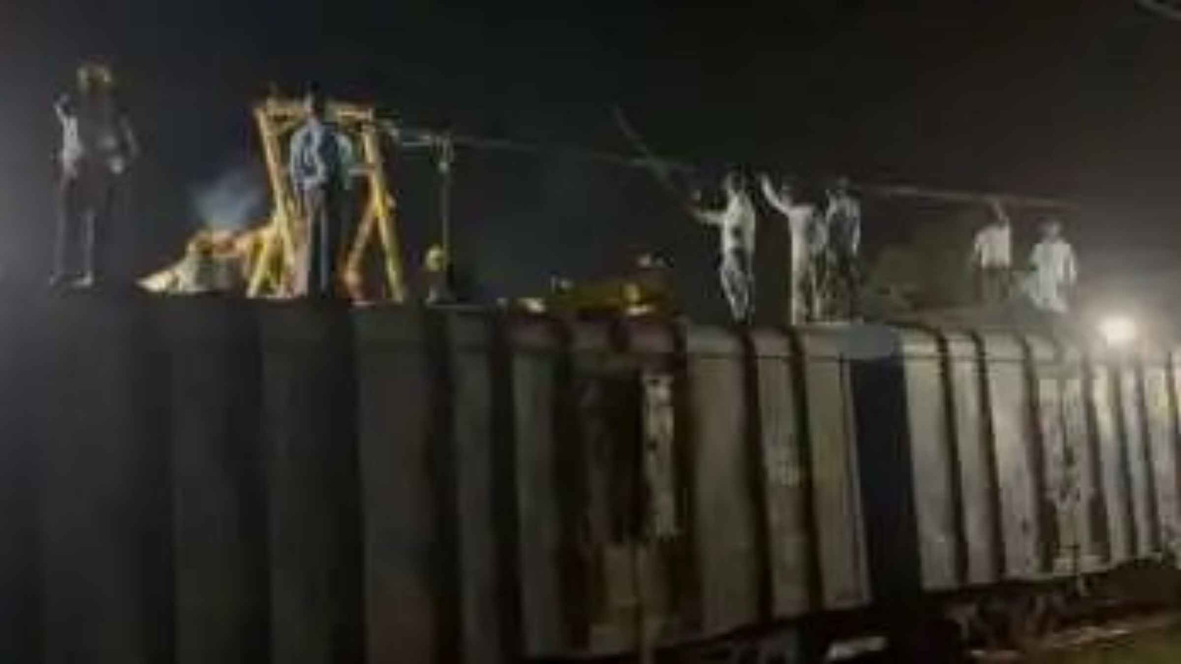 Odisha Train Accident: बालासोर में दो मालगाड़ियों पर अचानक गिरी विशालकाय क्रेन, मची भारी अफरा-तफरी, देखें रूट अपडेट Odisha Train Accident
