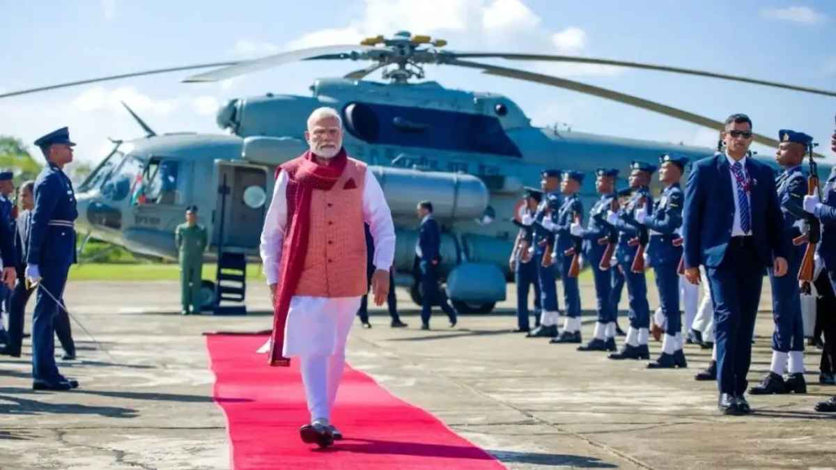 शादी में खलल न पड़े इसलिए पीएम मोदी ने बदल दिया रास्ता, विरोधी भी कर रहे इस दरियादिली की तारीफ PM Modi Changed His Helicopter Route