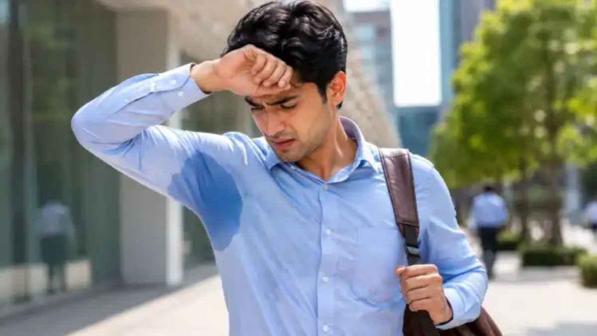 गर्मियों में पसीने और बदबू से चाहिए छुटकारा? शर्ट को फ्रेश रखने के लिए अपनाएं ये 5 कारगर ट्रिक्स PersonalHygiene
