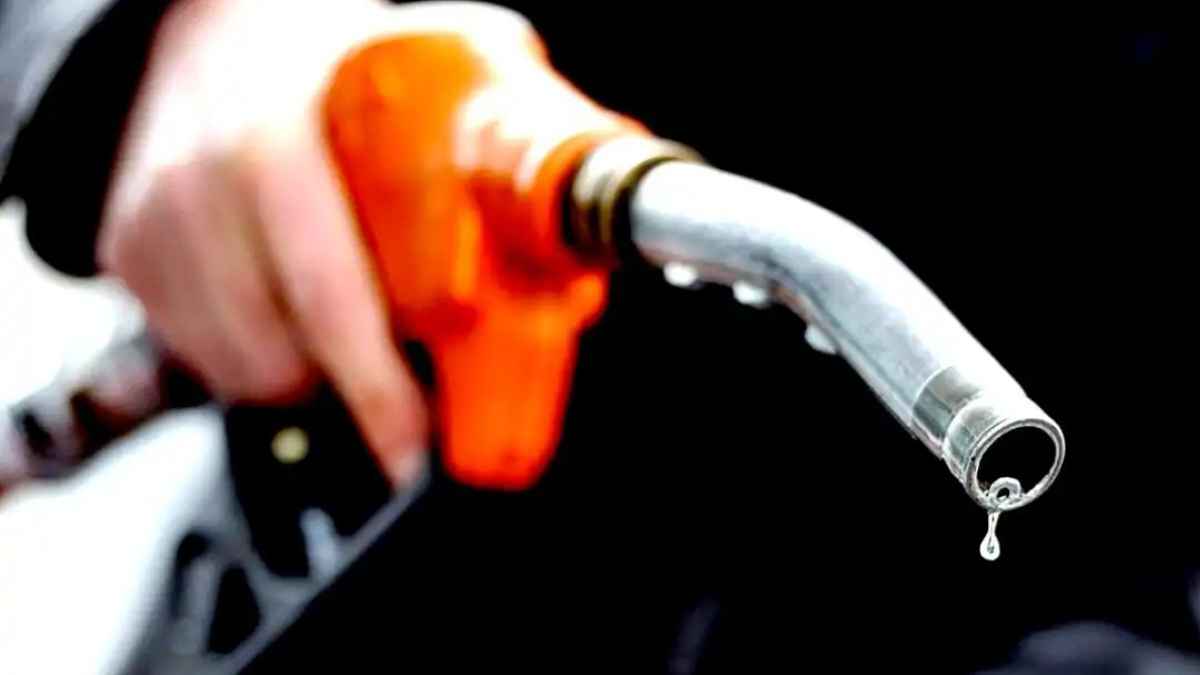 हिमाचल प्रदेश में पर्यटकों की भारी भीड़ से ईंधन की मांग बढ़ी, क्या खत्म हो रहा है पेट्रोल-डीजल? जानें सच Petrol Diesel in Himachal 1