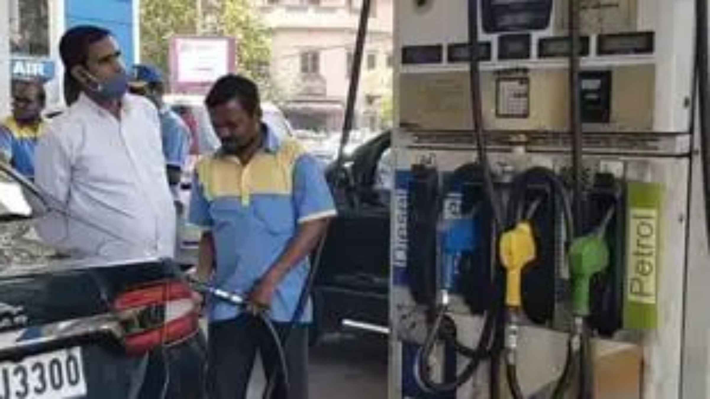 आम जनता को बड़ा झटका, दस दिन में तीसरी बार बढ़े पेट्रोल और डीजल के दाम, चेक करें ताज़ा रेट Petrol price hike Diesel price today