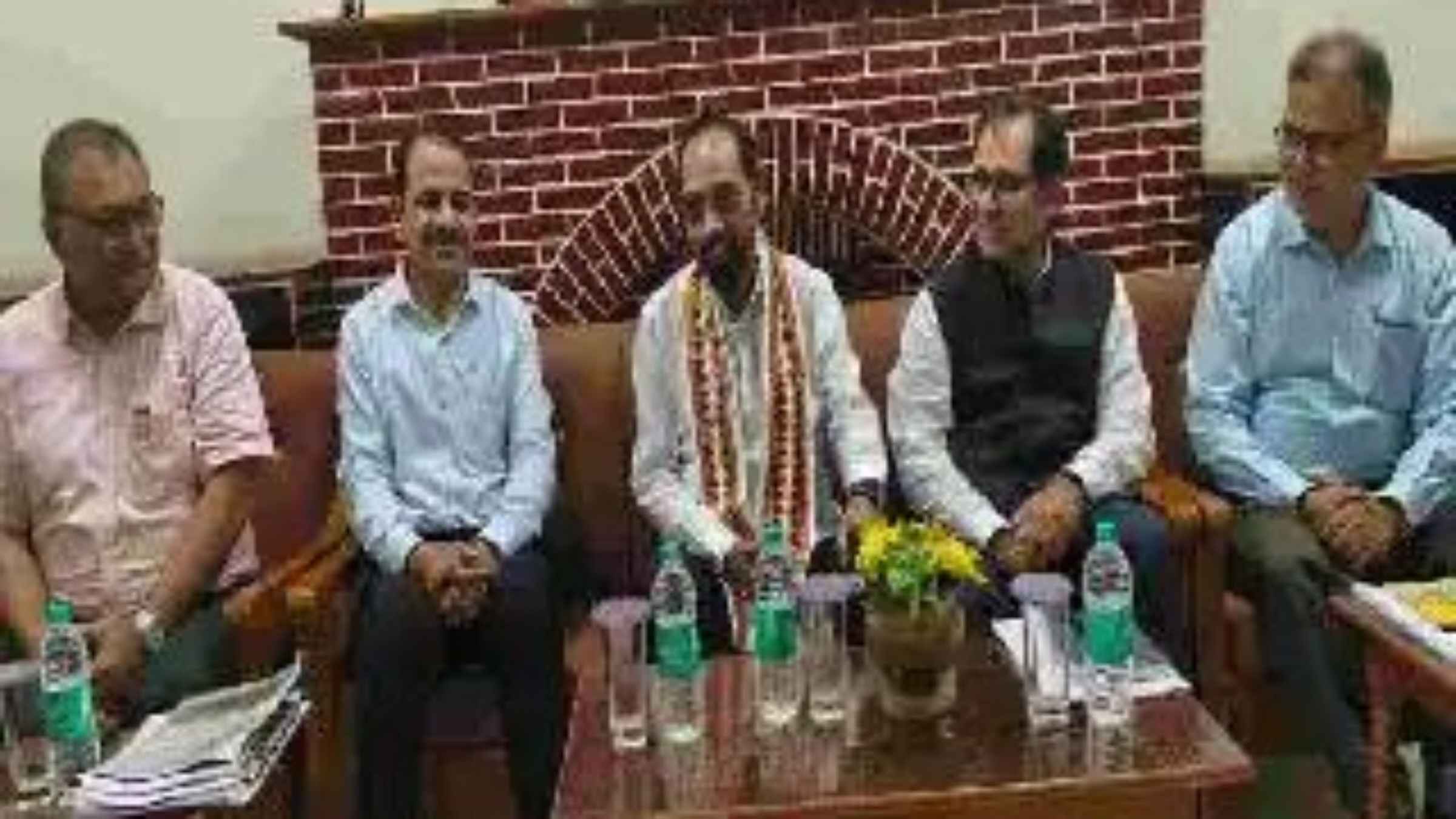 रेलवे जीएम ने किया खड़गपुर-घाटशिला रूट का औचक निरीक्षण, अमृत योजना से बदलेगी स्टेशनों की सूरत, यात्रियों को मिलेंगी आधुनिक सुविधाएं Railway infrastructure projecte Passenger amenities in trains