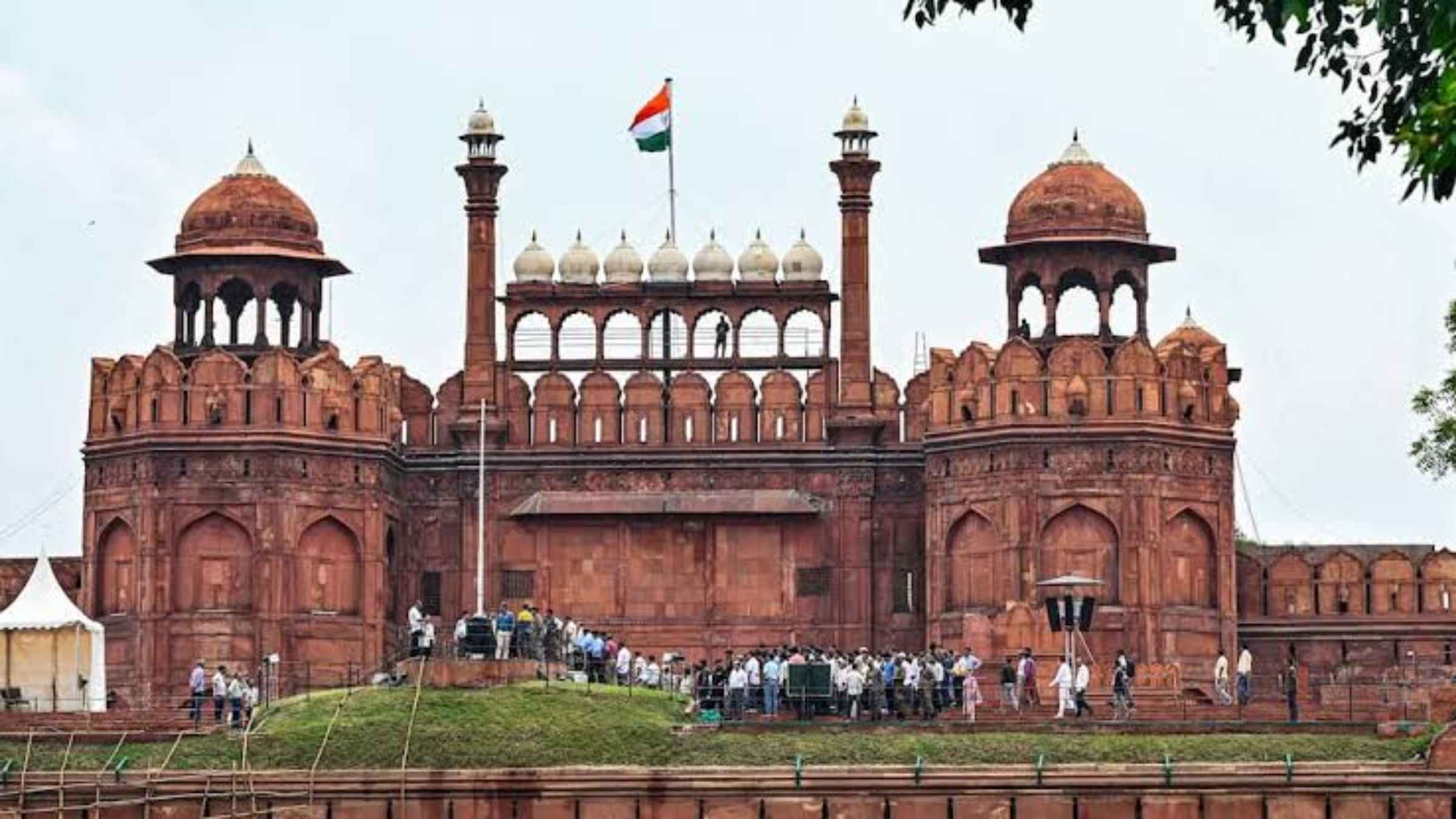 लाल किला घूमने वालों के लिए खुशखबरी: अब लंबी लाइनों से मिलेगा छुटकारा, शुरू हुई ये हाई-टेक व्यवस्था Red Fort Delhi ASI Delhi