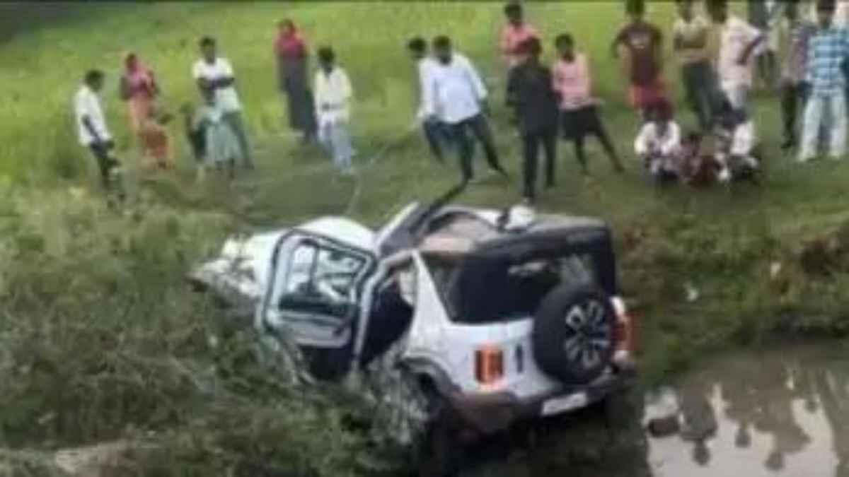 खूंटी में भीषण सड़क हादसा: थार पुलिया की रेलिंग तोड़कर नीचे गिरी, रांची के युवक की मौत, परिवार के 3 लोग घायल RoadAccident 1