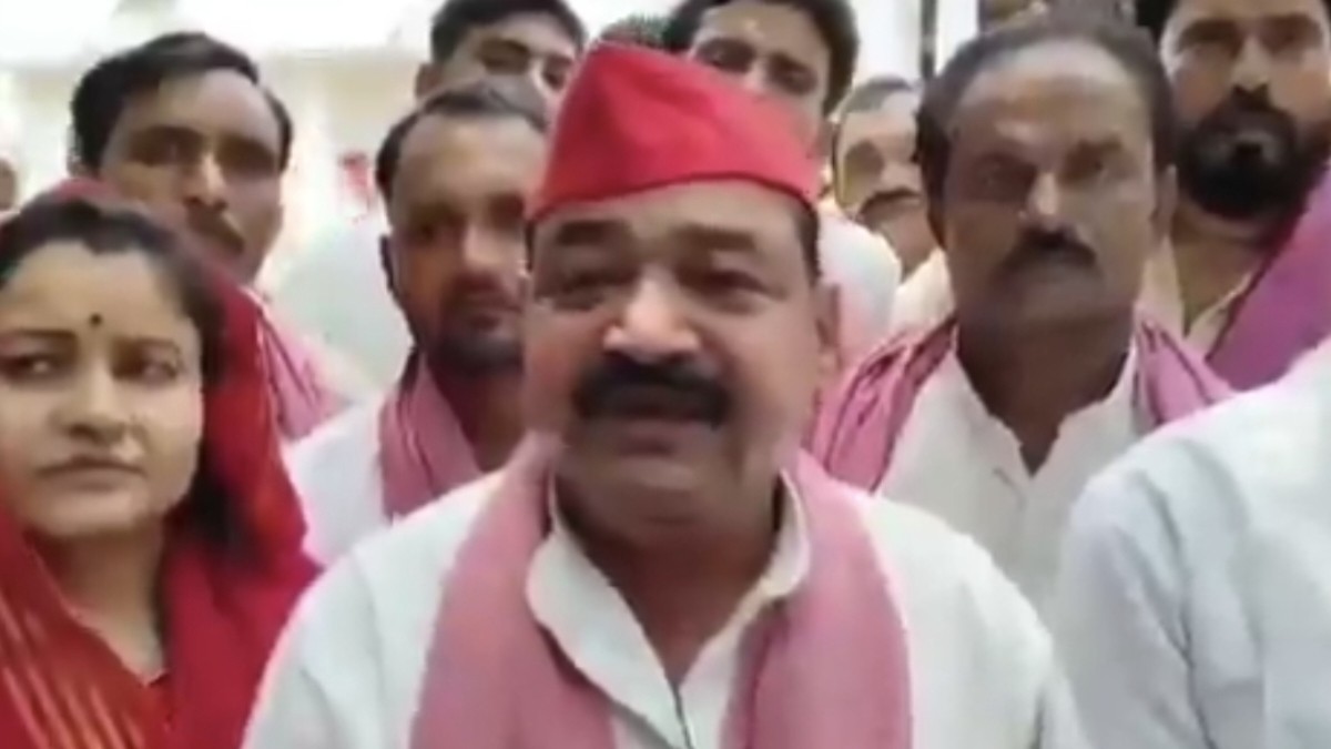 PM मोदी पर अभद्र टिप्पणी कर फंसे सपा सांसद अजेंद्र लोधी, महोबा में FIR दर्ज, योगी ने बताया ‘लोकतंत्र पर आघात’ SP MP Ajendra Lodhi