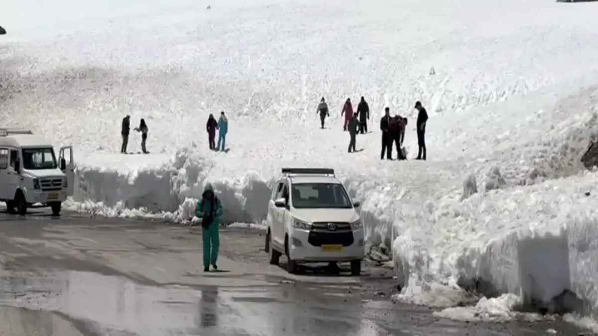 16,580 फीट की ऊंचाई पर खुला जन्नत का दरवाजा: 6 महीने बाद शिंकुला दर्रे पर उमड़े पर्यटक Shinkula-Zanskar Padum Road