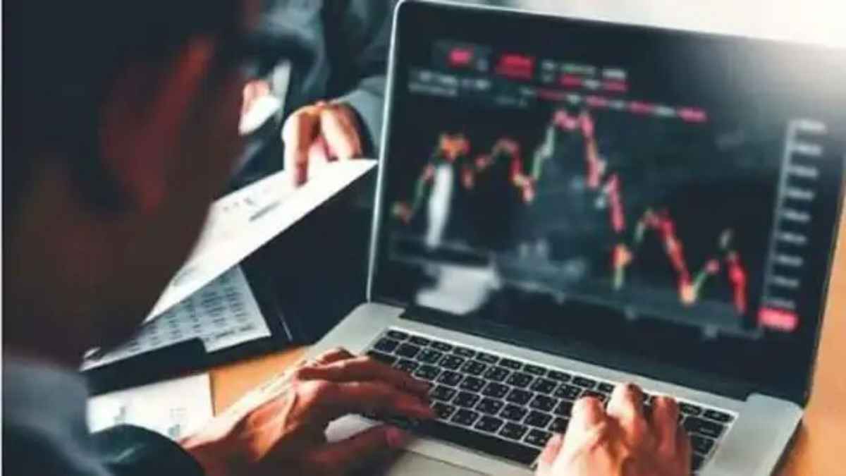 सोमवार का शेयर बाजार: रिजल्ट, डिविडेंड और इंडेक्स बदलाव के बीच इन स्टॉक्स में मचेगी हलचल StockMarketIndia