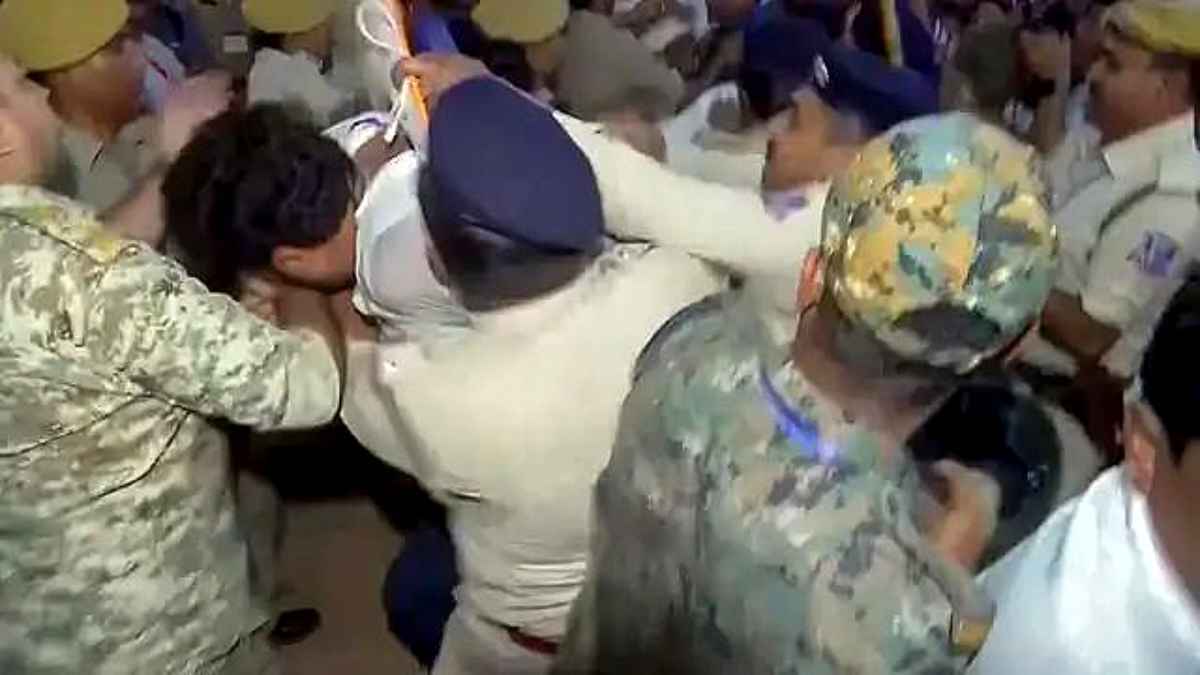 पश्चिम बंगाल: भाजपा की जीत के बाद हिंसा का तांडव, टीएमसी कार्यालयों में तोड़फोड़ और आगजनी TMC offices vandalized