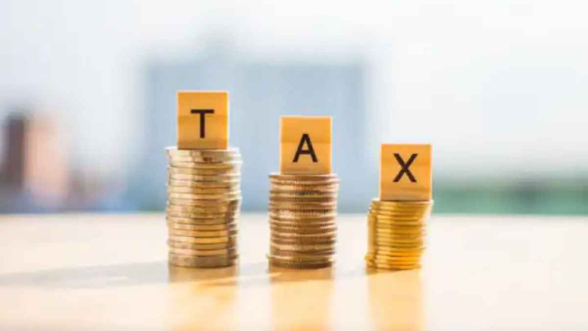 ITR फाइल करने की तैयारी: टैक्स नोटिस से बचना है, तो AIS और Form 26AS में इन बातों का रखें खास ख्याल TaxSeason